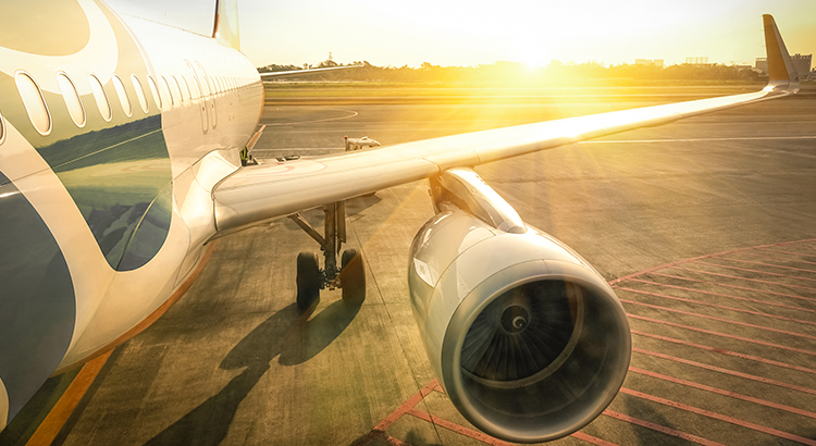 Flugreisen: Auf den richtigen Zeitpunkt kommt es an (F: Bigstock / viewapart)