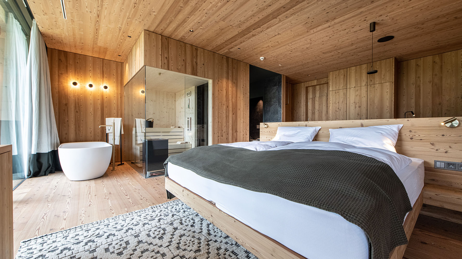 Bild von Zimmer im Olm Nature Escape Aparthotel in Naufers, Südtirol Reisekompass