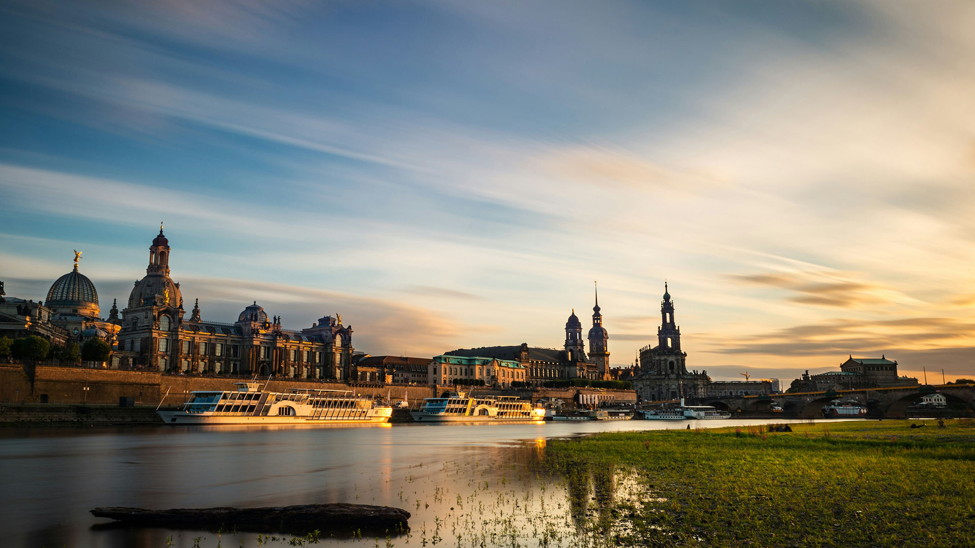 Blick auf Dresden und Elbe. Artikel Dresden Elbland Tourismusbilanz. reisekompass.at Foto: Andres Garcia unsplash