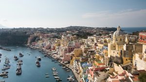 20 Inseln Mittelmeer Geheimtipp Reisekompass Porcida Italien Foto Laurent Gence unsplash