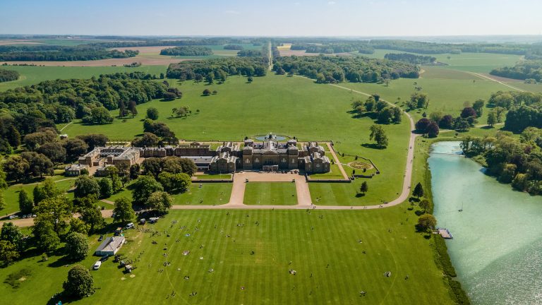 Holkham Hall - Blick auf das Anwesen (Foto beigestellt C Holkham Hall)