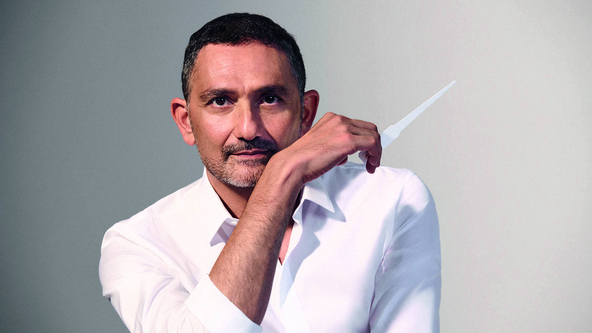 Portrait von Francis Kurkdjian Air France Parfum Reisekompass