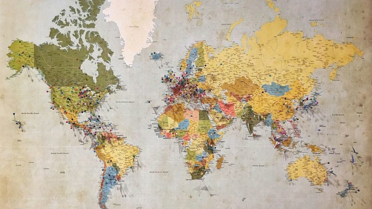 Bild einer Weltkarte zu Artikel Reisetrends 2025 Reisekompass