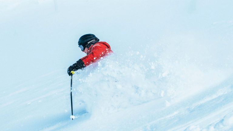 Skigebiete Europa 2025 - Skifahrer im Neuschnee