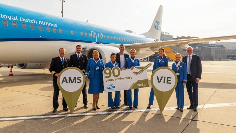 Das Bild zeigt die Feiern zum 90-Jahr-Jubiläum der KLM-Strecke Wien - Amsterdam am Flughafen Wien