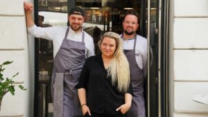 Das Bild zeigt Julia Schmid, Kris Kolaja und Marcus Pamer vom Restaurant M.eins19 in Wien