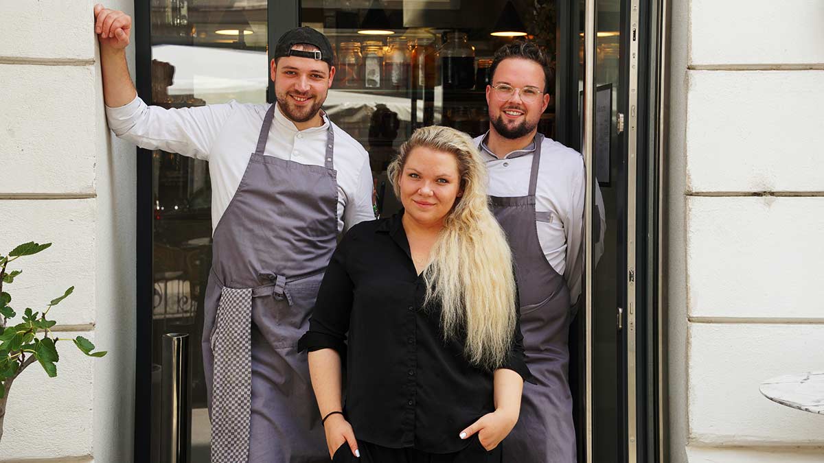 Das Bild zeigt Julia Schmid, Kris Kolaja und Marcus Pamer vom Restaurant M.eins19 in Wien