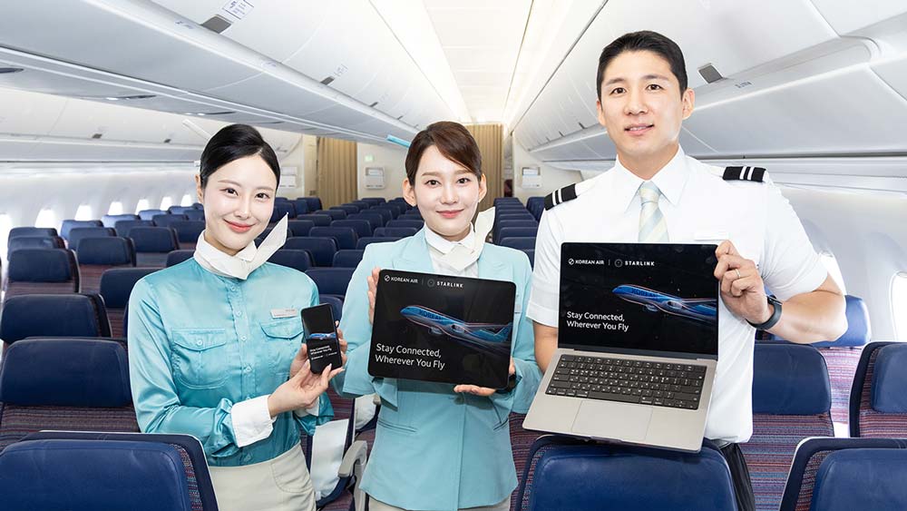 Korean Air Flugbegleiterinnen und -flugbegleiter mit starlink an Bord